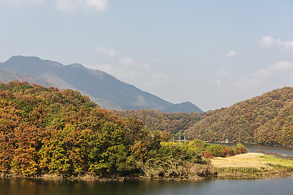 포토 JPG 주간 구름 하늘 산 사람없음 야외 가을풍경 가을 옥천 소옥천 국내포토 자연요소 계절 풍경 강 충청북도 파일형식 가을_계절
