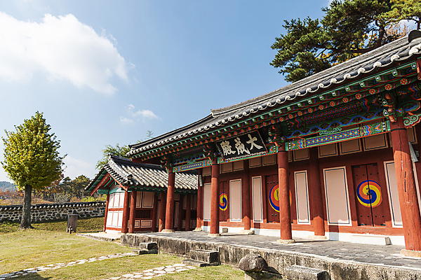 포토 JPG 주간 구름 하늘 한옥 사람없음 야외 가을풍경 가을 옥천 향교 옥천향교 국내포토 자연요소 한국전통 계절 고건축 풍경 충청북도 교육기관 파일형식 가을_계절