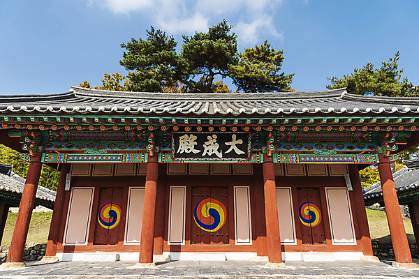 포토 JPG 주간 하늘 한옥 사람없음 야외 가을풍경 가을 옥천 향교 현판 옥천향교 국내포토 자연요소 한국전통 계절 고건축 풍경 충청북도 교육기관 파일형식 가을_계절