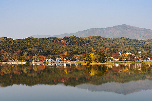 포토 JPG 주간 호수 하늘 산 사람없음 야외 반사 가을풍경 가을 의림지 제천 국내포토 자연요소 계절 풍경 저수지 충청북도 파일형식 제천10경 가을_계절