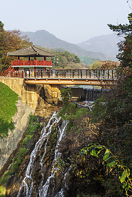 포토 JPG 주간 하늘 사람없음 야외 가을풍경 폭포 가을 정자 의림지 제천 가교 국내포토 자연요소 건축물 계절 자연 풍경 저수지 충청북도 파일형식 제천10경 가을_계절