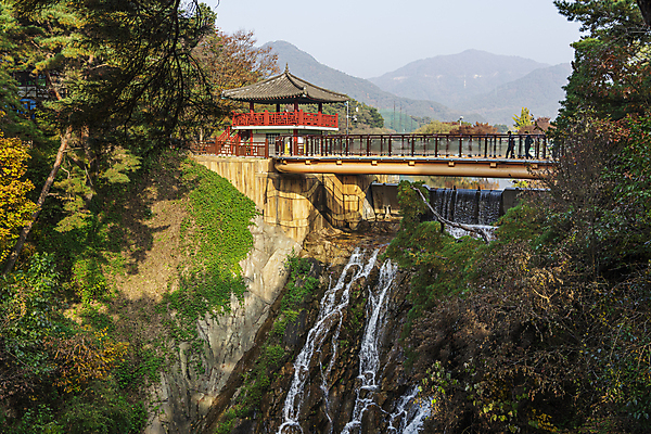 포토 JPG 주간 하늘 사람없음 야외 가을풍경 폭포 가을 정자 의림지 제천 가교 국내포토 자연요소 건축물 계절 자연 풍경 저수지 충청북도 파일형식 제천10경 가을_계절