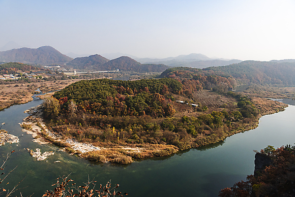 포토 JPG 주간 하늘 사람없음 야외 가을풍경 가을 제천 전경 주천강 국내포토 자연요소 계절 풍경 강 충청북도 파일형식 탑뷰 가을_계절