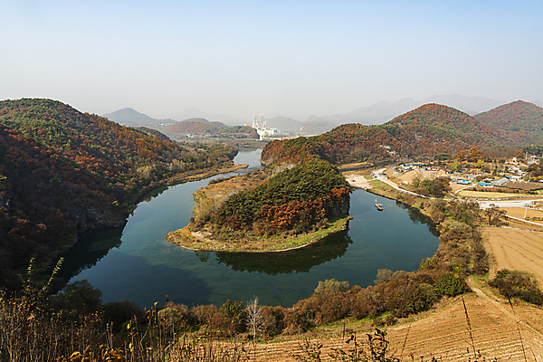 포토 JPG 주간 하늘 산 사람없음 야외 가을풍경 가을 영월 전경 영월10경 한반도지형 선암마을 서강 국내포토 자연요소 계절 풍경 강 강원도 명승지 파일형식 탑뷰 가을_계절