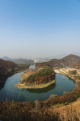 포토 JPG 주간 하늘 산 사람없음 야외 가을풍경 가을 영월 전경 영월10경 한반도지형 서강 국내포토 자연요소 계절 풍경 강 강원도 명승지 파일형식 탑뷰 가을_계절