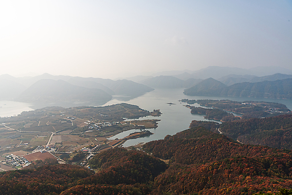 포토 JPG 주간 하늘 산 사람없음 야외 가을풍경 가을 제천 충주호 전경 국내포토 자연요소 계절 호수 풍경 충청북도 충주 파일형식 탑뷰 가을_계절