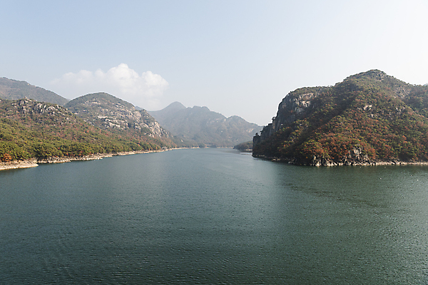 포토 JPG 주간 구름 자연 하늘 산 사람없음 야외 가을풍경 가을 옥순봉 제천 충주호 국내포토 자연요소 계절 호수 풍경 생태계 봉우리 충청북도 명승지 충주 파일형식 가을_계절