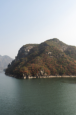 포토 JPG 주간 자연 하늘 산 사람없음 야외 가을풍경 가을 옥순봉 제천 충주호 국내포토 자연요소 계절 호수 풍경 생태계 봉우리 충청북도 명승지 충주 파일형식 가을_계절