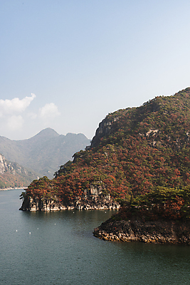 포토 JPG 주간 구름 자연 하늘 산 사람없음 야외 가을풍경 맑음 가을 옥순봉 제천 충주호 국내포토 자연요소 계절 호수 날씨 풍경 생태계 봉우리 충청북도 명승지 충주 파일형식 가을_계절