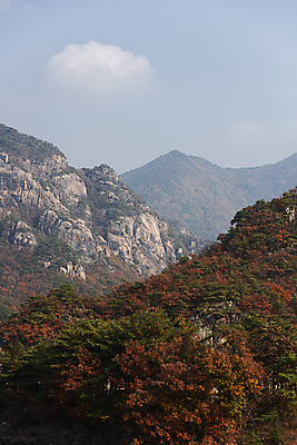포토 JPG 주간 구름 자연 하늘 산 사람없음 야외 가을풍경 가을 옥순봉 제천 국내포토 자연요소 계절 풍경 생태계 봉우리 충청북도 명승지 파일형식 가을_계절