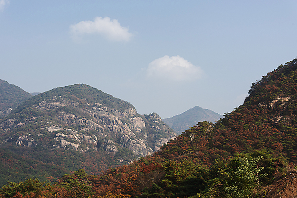 포토 JPG 주간 구름 자연 하늘 산 사람없음 야외 가을풍경 가을 옥순봉 제천 국내포토 자연요소 계절 풍경 생태계 봉우리 충청북도 명승지 파일형식 가을_계절