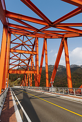 포토 JPG 주간 구름 하늘 산 그림자 사람없음 야외 가을풍경 가을 옥순대교 제천 국내포토 자연요소 계절 풍경 다리_건축물 충청북도 파일형식 가을_계절