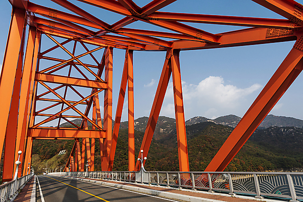 포토 JPG 주간 구름 하늘 산 그림자 사람없음 야외 가을풍경 가을 옥순대교 제천 국내포토 자연요소 계절 풍경 다리_건축물 충청북도 파일형식 가을_계절