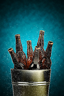 PSD 편집 편집이미지 맥주 병맥주 사람없음 파란색 3D 차가움 병 시원함 양동이 디지털합성 담기 튀는물 맥주병 목업 편집소스 이미지편집 편집3D 식기 컬러 모션 술병 주류 액체표현 스플래쉬 파일형식