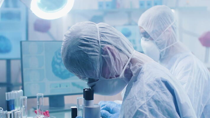 직업 산업 과학 2 노동자 현미경 실험 작업복 안전 컴퓨터 약 장비 안개 업무 실험실 바이러스 연기 제조 연구원 과학자 시설 생물학 전자 감염 공학 해결 조제 개발 돌봄 살균 4K MOV 해외동영상 클립영상 옷 교육 의학 모션 날씨 실험기구 전자제품 작업 만들기 동영상 학자 파일형식