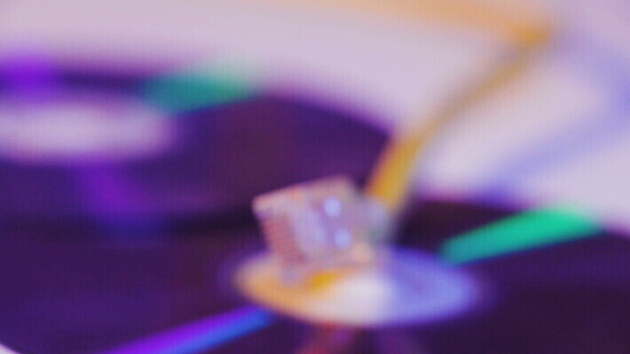 산업 선 과학 백그라운드 컨셉 인터넷 비즈니스 통신 모션 사람없음 컴퓨터 반사 디지털 자료 공백 장비 정보 CD 디스크 네트워크 닫기 플러그 코드 전기에너지 연결 묘사 속도 싱글 신호 전자 철사 섬유 포트 DVD 랜 입력 네트워킹 MOV 해외동영상 클립영상 전자제품 에너지 직물 질병 동영상 파일형식