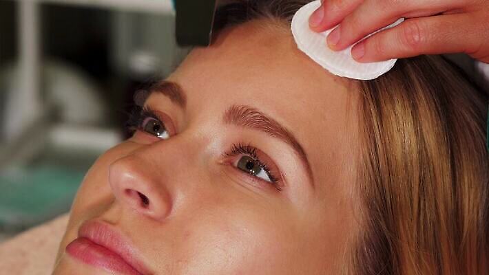 직업 라이프스타일 웰빙 여자 얼굴 휴식 스트레스 건강 한명 뷰티 상점 스파 화장품 신선 매끈함 미용사 소중 고객 피부 순수 서비스 피부관리 테라피 여드름 순서 돌봄 리프팅 업그레이드 치료사 하드웨어 4K MOV 해외동영상 클립영상 1 컨셉 모션 사람 생활 신체부위 컴퓨터 감각 동영상 파일형식