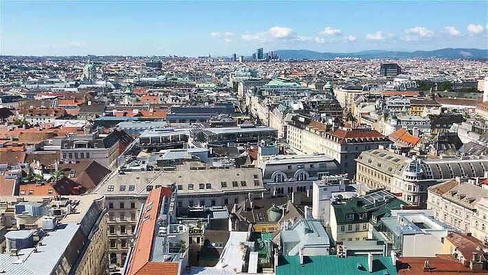 외관 유럽 종교 여행 건축양식 지붕 휴가 주택 안테나 파노라마 풍경 사람없음 건물 도시풍경 성당 교회 탑 활발 도시 역사 비엔나 오스트리아 성자 도심 정상 옥상 정사각형 타운 천연기념물 고딕 랜드마크 로마네스크 수도권 옛날 MOV 해외동영상 클립영상 도형 건축물 건축 나라 컨셉 통신 종교건축 촬영기법 지역 동영상 파일형식
