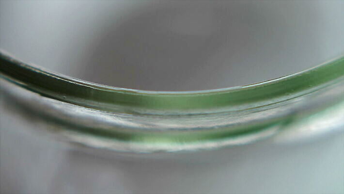 파도 백그라운드 모션 자연 유리 그림자 사람없음 물 파란색 빛 젖음 물방울 투명 액체 붓기 가장자리 닫기 가득함 클립 슛 쏟아짐 느림 흘림 깊이 텀블러 효과 4K MOV 해외동영상 클립영상 자연요소 바다 컬러 재질 컵 둘레 생태계 동영상 파일형식