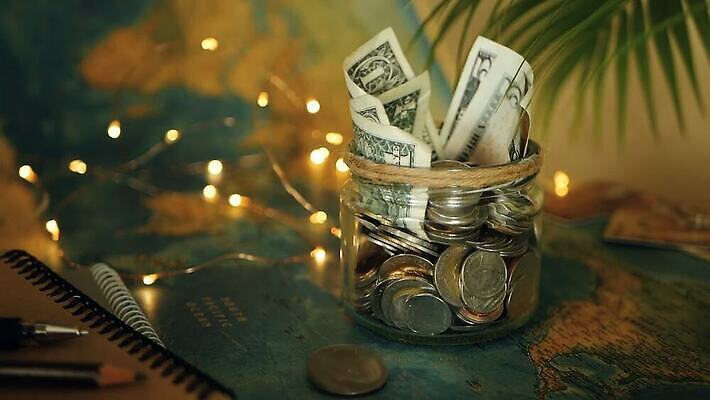 여행 백그라운드 컨셉 지도 지폐 돈 유리 휴가 설계 사람없음 금융 단어 상자 세계 글로벌 지구본 우주 달러 동전 쪽지 미국 꿈 저금통 유로 탐험 항아리 절약 수집 심볼 블러 예산 원정 정물화 카피스페이스 MOV 해외동영상 클립영상 문자 북아메리카 재질 경제 공백 저축 도자기 재산 그림 동영상 파일형식