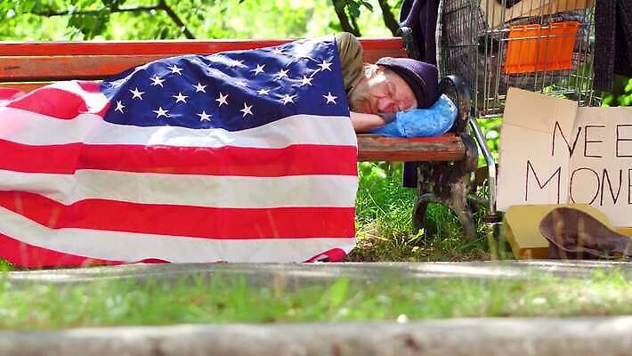 모자 공원 돈 벤치 거리 한명 사람 야외 동전 미국 고통 깃발 도시 좌절 닫기 가난 아스팔트 만취 버리기 배고픔 중독 거지 구걸 노숙자 거짓말 우울증 헬프 혼자 4K MP4 해외동영상 클립영상 1 잡화 공공시설 감정 도로 컨셉 북아메리카 의자 모션 도움 재산 질병 동영상 술취함 파일형식