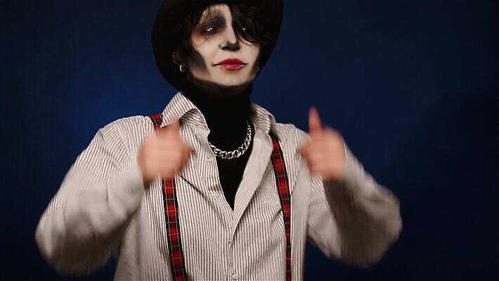 백인 모델 여자 얼굴 백그라운드 휴가 실내 미술 한명 사람 성인 빨간색 뷰티 파티 유행 검은색 어둠 페인트 할로윈 흰색 화려 무서움 입술 마녀 흡혈귀 나쁜 고딕 호러 좀비 스타일 MOV 해외동영상 클립영상 서양인 1 감정 컬러 컨셉 문화예술 이벤트 내부 신체부위 공포 동영상 파일형식