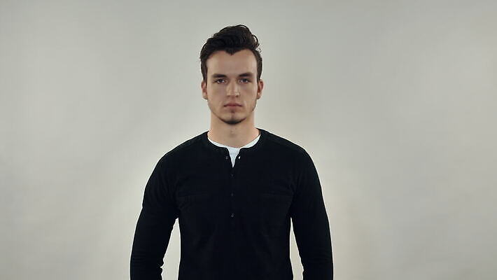 손 남자 백그라운드 관리 손바닥 경고 한명 사람 20대 성인 30대 청춘 금지 분노 짜증 표현 자신감 정지 위험 거절 불안 사인 조심 불만 그만 부정적 심각 힙스터 밀레니얼 4K MOV 해외동영상 클립영상 1 패션 감정 컨셉 모션 청년 신체부위 장년 경제 동영상 파일형식