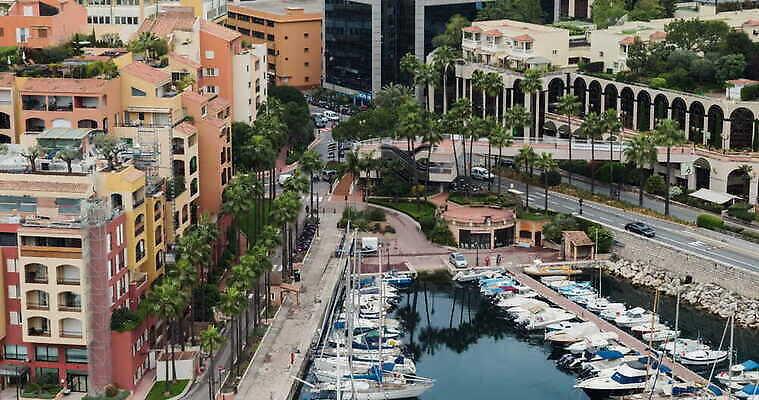 외관 유럽 도로 길 호수 포즈 백그라운드 요트 건축양식 자동차 자연 하늘 부동산 주택 파노라마 해변 사람없음 야외 건물 물 파란색 도시 보트 고속도로 보행자 고급 속도 휴양지 포트 스카이라인 프랑스어 되감기 모나코 4K 타임랩스 지상주행 MOV 해외동영상 클립영상 자연요소 문자 건축물 건축 나라 육상교통 바다 컬러 컨셉 배_교통 교통시설 비행기 촬영기법 장소 재산 생태계 동영상 파일형식