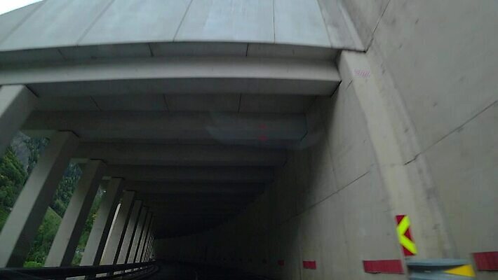 나무 도로 여행 포즈 곡선 교통시설 자동차 자연 하늘 산 거리 서울 안테나 사람없음 초록색 운전 오토바이 시골 고속도로 숲 언덕 회전 러시아 짐차 항공촬영 굴곡 루트 슬로베니아 가문비나무 MOV 해외동영상 클립영상 식물 유럽 길 선 육상교통 뷰포인트 컬러 교통 통신 모션 한국 바이크 시설 생태계 동영상 파일형식