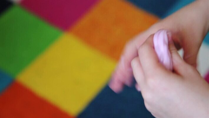 손 행복 어린이 분홍색 놀이 휴식 파스타 실험 소년 취미 사람없음 컬러풀 게임 흰색 잡기 바이러스 달콤 불기 흰배경 덮기 늘이기 라텍스 어려움 짜기 MOV 해외동영상 클립영상 남자 감정 컬러 백그라운드 컨셉 모션 서양음식 사람 신체부위 맛 동영상 파일형식