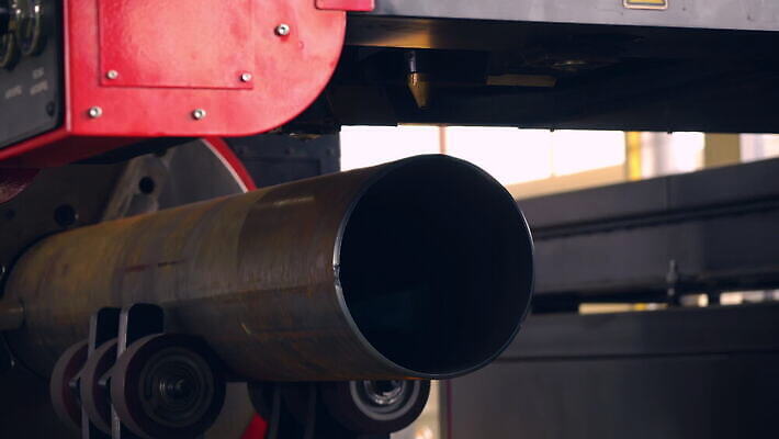 산업 공장 모션 안전 사람없음 금속 장비 과학기술 업무 작업 닫기 제조 보호 철 시설 파이프 시스템 공학 조작 철강 파이프라인 4K MOV 해외동영상 클립영상 교육 컨셉 공업 재질 기술 파이프_관 동영상 파일형식