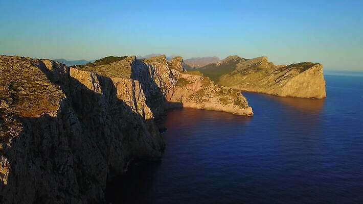 자연 하늘 날씨 산 그림자 사람없음 야외 빛 햇빛 일몰 놀람 시골 스페인 그늘 망토 침식 조감도 수평선 남유럽 4K MOV 해외동영상 클립영상 감정 유럽 표정 태양 노을 생태계 동영상 파일형식