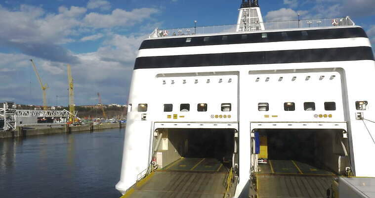 산업 바다 여행 비즈니스 교통시설 자동차 스웨덴 사람없음 야외 항구 화물 보트 컨테이너 무역 상업 짐차 포트 물류 스톡홀름 터미널 4K MOV 해외동영상 클립영상 육상교통 교통 배_교통 북유럽 운송업 시설 동영상 파일형식