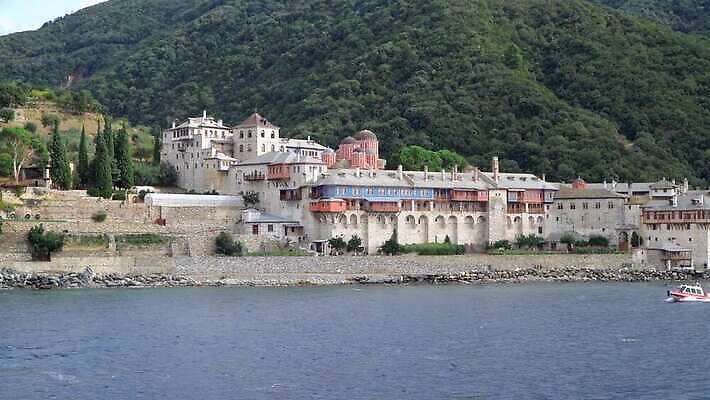 전통 유럽 기독교 종교 문화 바다 여행 건축양식 산 사람없음 건물 파란색 교회 도시 보트 영혼 역사 지중해 그리스 신성 수도원 동쪽 그리스인 랜드마크 보호구역 비잔틴 순례 옛날 4K MP4 해외동영상 클립영상 서양인 건축물 건축 나라 컬러 배_교통 종교건축 방향 동영상 구역 제국 파일형식