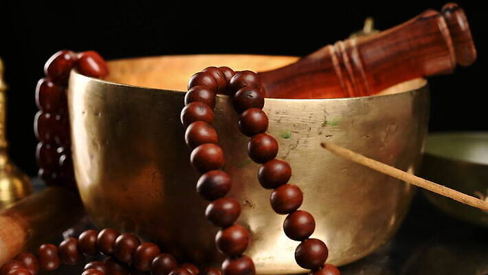 전통 종교 문화 선 불교 노래 휴식 건강 동양인 사람없음 컵 갈색 금속 검은색 스파 어둠 소리 에너지 기구 기도 막대기 사발 의식 영혼 망치 진동 명상 네팔 청동 동쪽 구리 놋쇠 뮤지컬 옛날 4K MOV 해외동영상 클립영상 식기 아시아 음악 컬러 컨셉 재질 인종 공구 사기그릇 원소 방향 동영상 파일형식