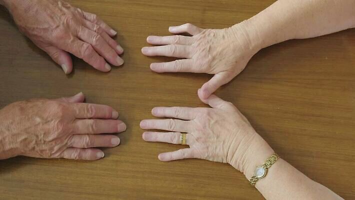 백인 라이프스타일 커플 여자 남자 결혼 관계 결혼식 남편 함께함 건강 관리 사랑 사람 성인 두명 믿음 손잡기 낭만 잡기 아내 결합 은퇴 옛날 조부모 유대감 안락 정확 MP4 해외동영상 클립영상 서양인 감정 컨셉 가족 모션 이벤트 생활 동영상 파일형식