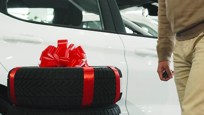 남자 셔츠 돈 의자 비즈니스 바지 자동차 열쇠 전등 새로움 한명 정장 빨간색 세일 상점 일본 검은색 어둠 재킷 거래 덮개 흰색 비즈니스맨 바퀴 선택 구매 브레이크 스웨터 피부 서비스 속도 활 연료 가스 엔진 모터 디젤 완벽 자동 조언 대리인 4K MOV 해외동영상 클립영상 1 옷 아시아 육상교통 컬러 가구 컨셉 상의 하의 조명 사람 신체부위 쇼핑 외투 뚜껑 직장인 재산 동영상 파일형식