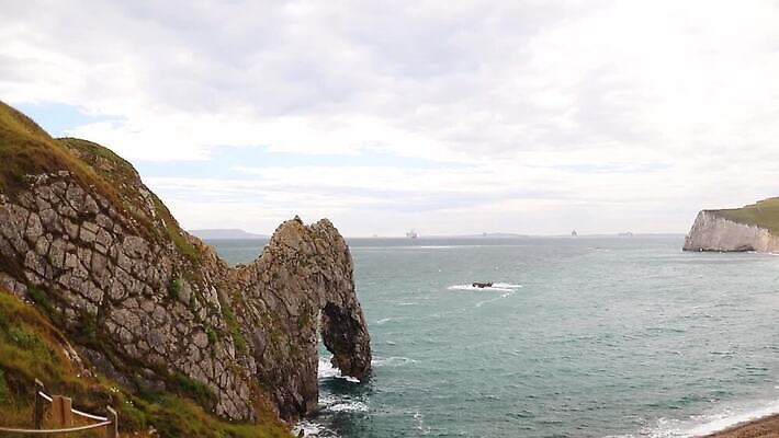 모자 유럽 선 바다 섬 여행 백그라운드 자연 하늘 휴가 영국 잉글랜드 파노라마 사람 풍경 사람없음 야외 초록색 물 도시풍경 항구 역사 언덕 장면 지역 포트 동영상 랜드마크 수평선 MOV 해외동영상 클립영상 자연요소 잡화 나라 컬러 교통시설 촬영기법 도시 생태계 파일형식