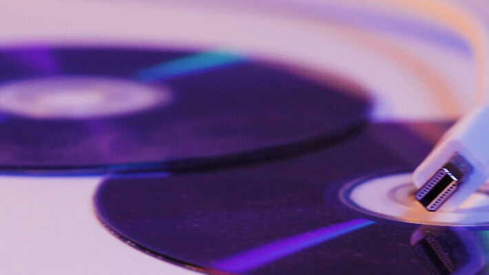 선 통신 모션 사람없음 컴퓨터 반사 디지털 모니터 텔레비전 자료 공백 장비 정보 CD 디스크 네트워크 닫기 플러그 코드 전기에너지 연결 묘사 싱글 전자 오디오 철사 포트 동영상 멀티미디어 DVD 미니 인터페이스 입력 HD MOV 해외동영상 클립영상 전자제품 에너지 질병 파일형식