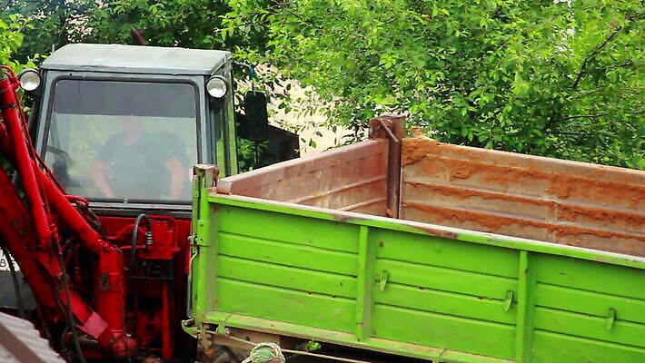 직업 산업 지구 모래 포즈 유니폼 노동자 사람없음 건물 힘 기계 장비 업무 바퀴 보호 안전모 헬멧 땅 불도저 굴착기 삽 발굴 오브젝트 국자 먼지 트랙터 계약자 땅바닥 땅파기 선로 운영자 채석 MOV 해외동영상 클립영상 건축물 옷 컨셉 주방용품 바닥 작업 중장비 안전장비 보호장비 농기계 계약 특수차량 동영상 파일형식