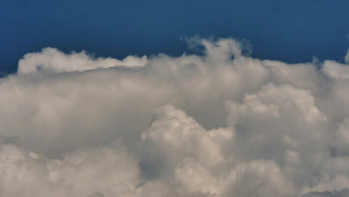 구름 컬러 백그라운드 자연 하늘 날씨 풍경 사람없음 야외 가로 여름 파란색 빛 햇빛 태양 우주 환경 흰색 전원 분위기 장면 천국 솜털 스카이라인 내추럴 오존 적란운 천창 유일 4K 타임랩스 MOV 해외동영상 클립영상 자연요소 계절 컨셉 촬영기법 전기에너지 생태계 동영상 파일형식 구름_자연