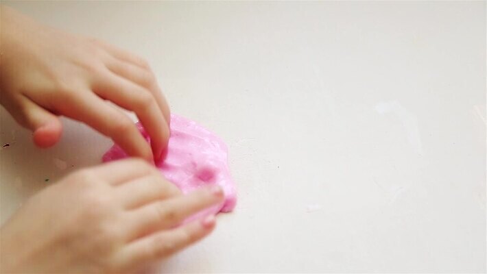 손 행복 어린이 분홍색 놀이 휴식 파스타 실험 소년 취미 사람없음 컬러풀 게임 흰색 잡기 바이러스 달콤 불기 흰배경 덮기 늘이기 라텍스 어려움 짜기 MOV 해외동영상 클립영상 남자 감정 컬러 백그라운드 컨셉 모션 서양음식 사람 신체부위 맛 동영상 파일형식