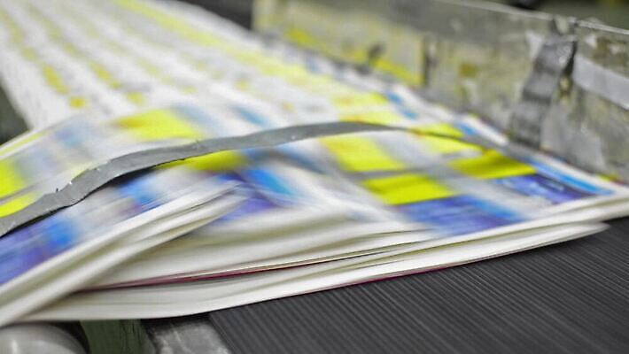 산업 종이 공장 사람없음 기계 장비 벨트 작업 신문 제조 인쇄 문서 MOV 해외동영상 클립영상 잡화 공업 간행물 뉴스 동영상 파일형식