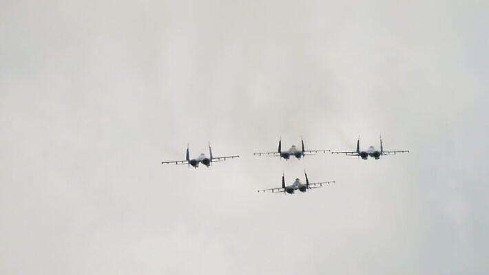 무기 날개 교통시설 하늘 비행기 사람없음 그룹 전시회 항공 군용 러시아 쇼 제트기 에어쇼 대패 러시아인 4K MOV 해외동영상 클립영상 서양인 유럽 교통 항공교통 대중교통 군대 전시 시설 동영상 파일형식