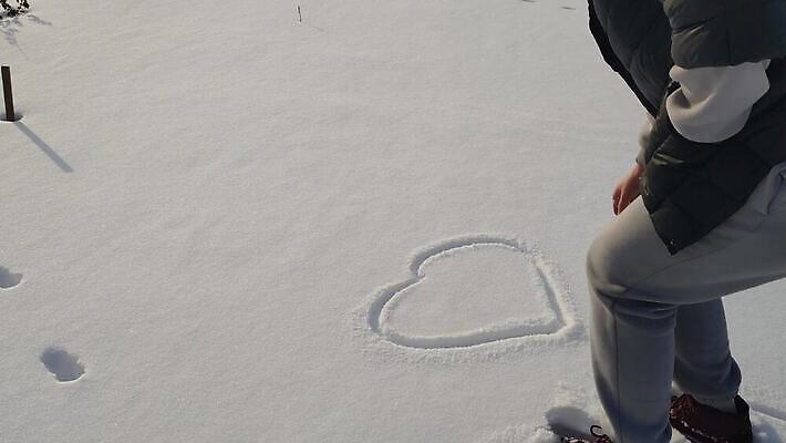 모양 손 커플 계절 남자 행복 감정 백그라운드 크리스마스 2 겨울 창문 가족 관계 자연 유리 벽지 결혼식 표면 휴가 함께함 발렌타인데이 사랑 미술 사람없음 냉동 얼음 낭만 추위 흰색 하트 닫기 심볼 그림 질감 서리 층 제설기 폭설 동정 4K MOV 해외동영상 클립영상 자연요소 기념일 컬러 결혼 컨셉 모션 데이이벤트 재질 문화예술 눈_날씨 사람 신체부위 자연재해 생태계 동영상 제설 파일형식