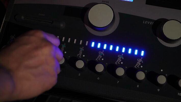 직업 드레스 스포츠 운동화 신체 근육 실내 건강 정장 사람없음 운동 검은색 힘 기계 재킷 코트 조끼 결심 집중 연습 체육관 근육질 전자 다이오드 물리치료 4K MOV 해외동영상 클립영상 옷 컬러 신발 컨셉 내부 치료 외투 몸매 동영상 파일형식