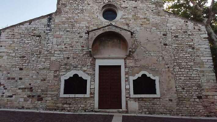 종교 건축양식 미술 사람없음 건물 교회 일출 이탈리아 중세 묘사 종탑 로마네스크 명품 베로나 4K MP4 해외동영상 클립영상 건축물 건축 유럽 종교건축 문화예술 노을 탑 역사 상품 동영상 파일형식