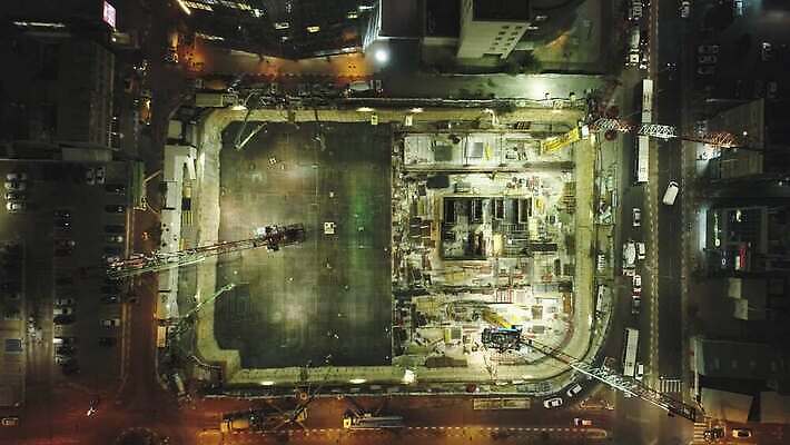 공공시설 산업 백그라운드 건축양식 부동산 노동자 풍경 사람없음 건물 금융 빛 도시풍경 사무실 고층빌딩 기계 장비 건설현장 도시 업무 작업 엔지니어 재산 고급 야간 건축가 아스팔트 땅 기중기 공학 진행 개발 콘크리트 4K MOV 해외동영상 클립영상 자연요소 직업 건축물 교육 건축 도로 컨셉 비즈니스 건설업 빌딩 경제 중장비 기술자 시설 동영상 파일형식