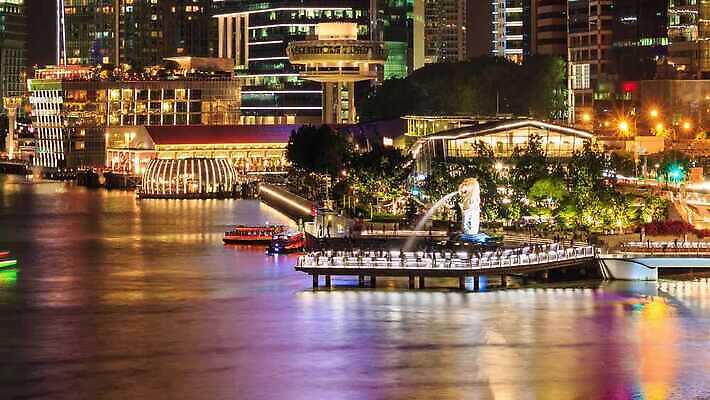 여행 백그라운드 비즈니스 교통시설 하늘 호텔 거리 풍경 사람없음 빛 강 도시풍경 컬러풀 조각상 반사 항구 새벽 발코니 축하 도시 보트 그룹 도심 야간 사자 심볼 분수 해안도시 스카이라인 빛망울 싱가폴 랜드마크 수도권 인기 4K 타임랩스 MP4 해외동영상 클립영상 자연요소 아시아 컬러 교통 컨셉 배_교통 포유류 숙소 촬영기법 조형물 시설 지역 동영상 파일형식