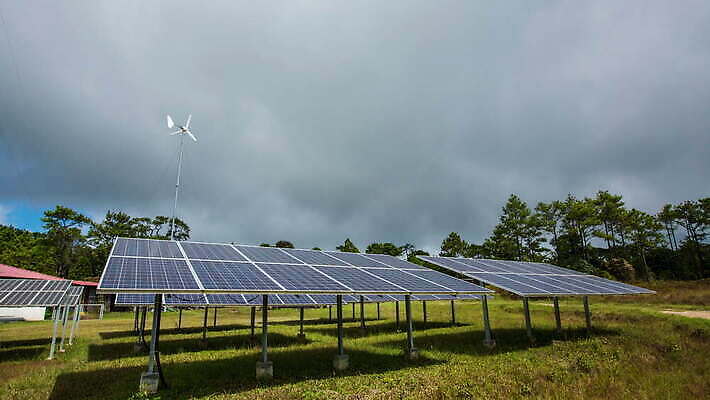 산업 백그라운드 비즈니스 하늘 주택 세포 따뜻함 사람없음 초록색 경제 파란색 빛 햇빛 태양 반사 환경 힘 일몰 재활용 거울 발전기 에너지 판넬 역 계획 에코 생태계 천국 애니메이션 자원 혁명 생태학 수집가 공급 4K HD 타임랩스 MOV 해외동영상 클립영상 자연요소 직업 교육 컬러 컨셉 교통시설 촬영기법 건물 노을 발전소 친환경 동영상 파일형식